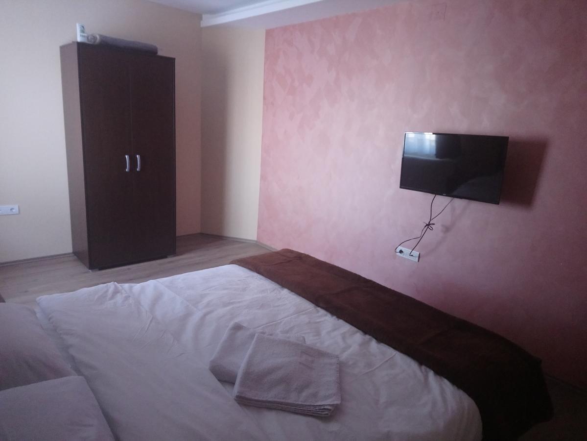 Prenociste Hrast Hostel Paraćin Exterior foto