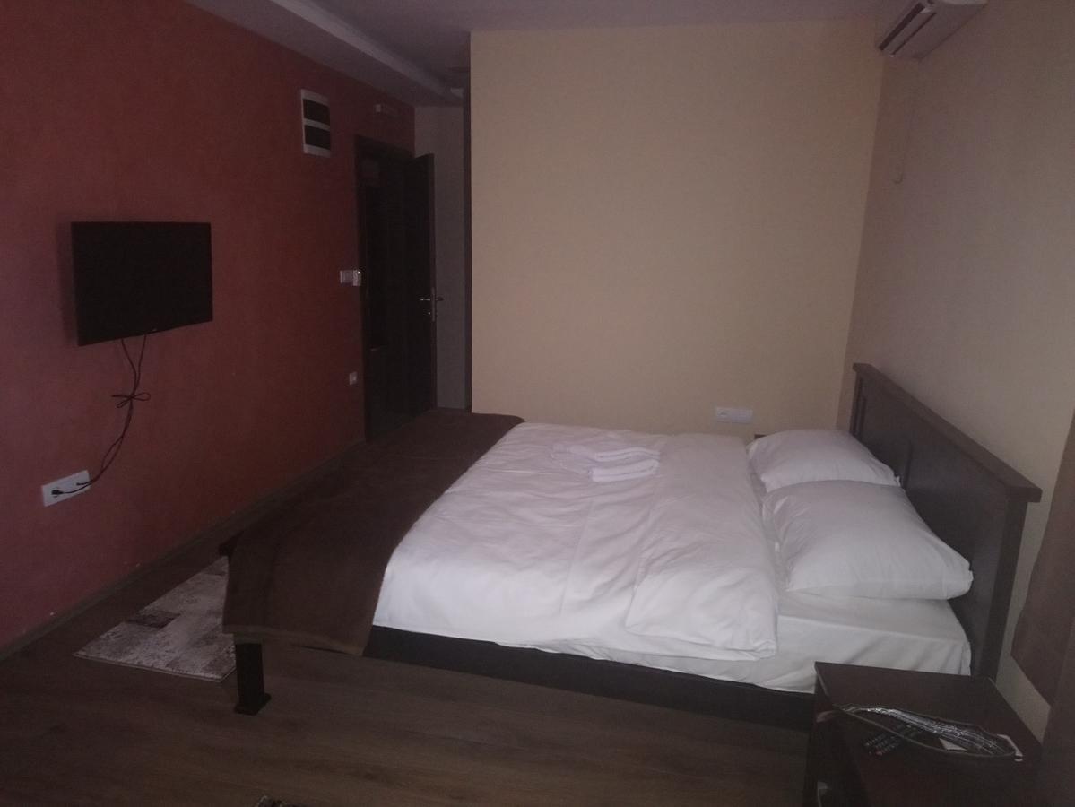 Prenociste Hrast Hostel Paraćin Exterior foto